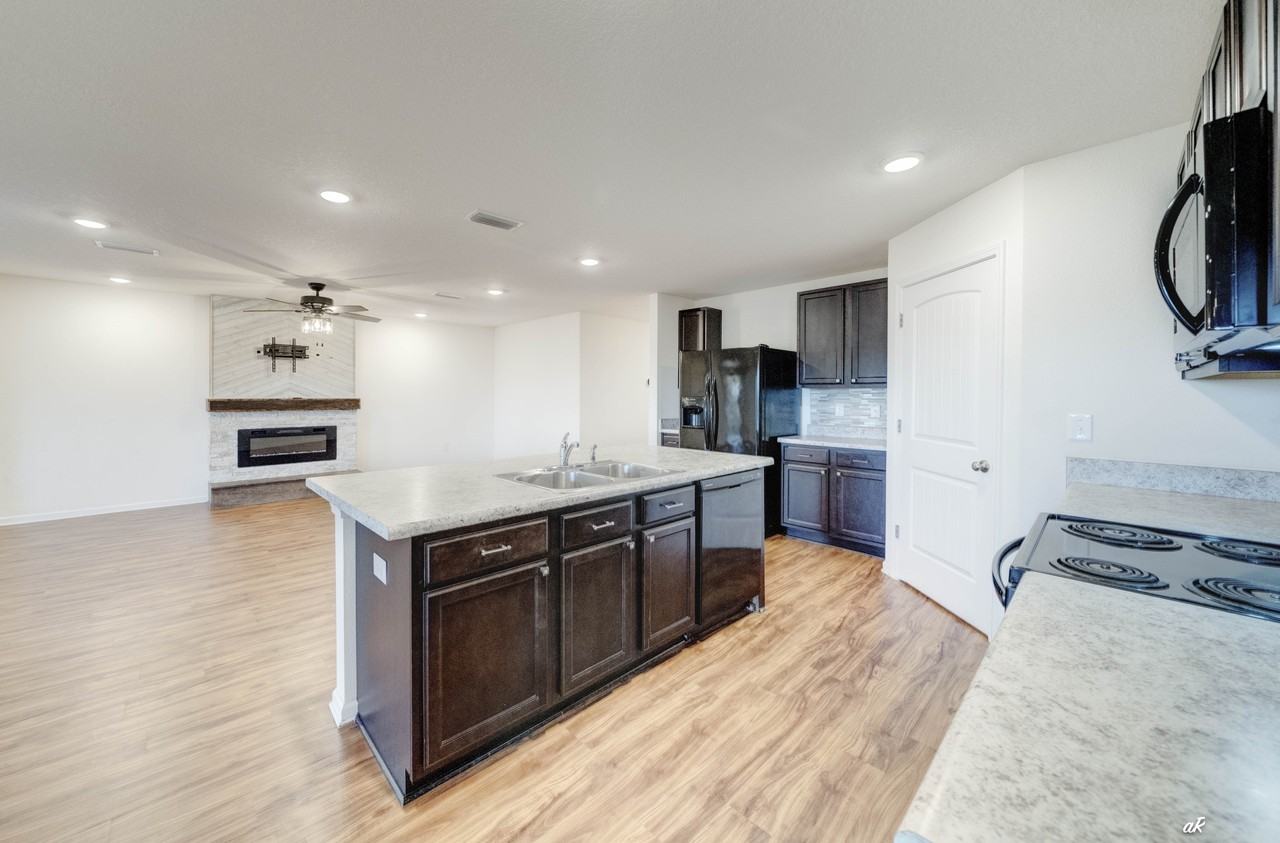 7138 Hatteras Blvd #1 - Photo 3 of 4
