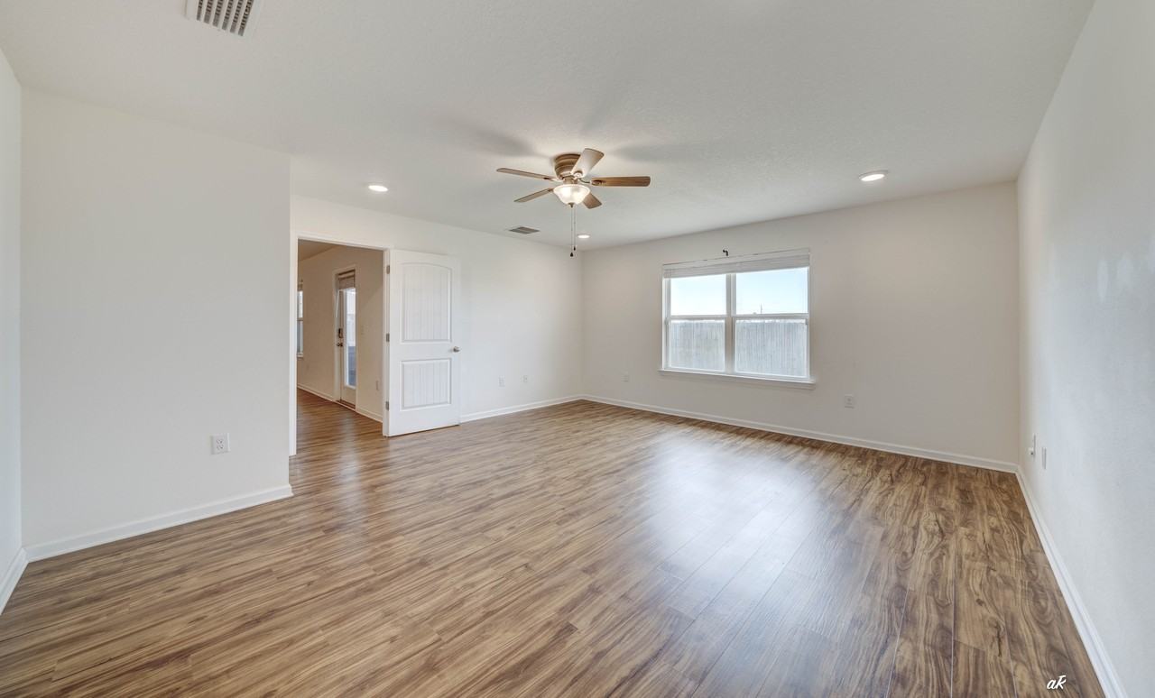 7138 Hatteras Blvd #1 - Photo 4 of 4