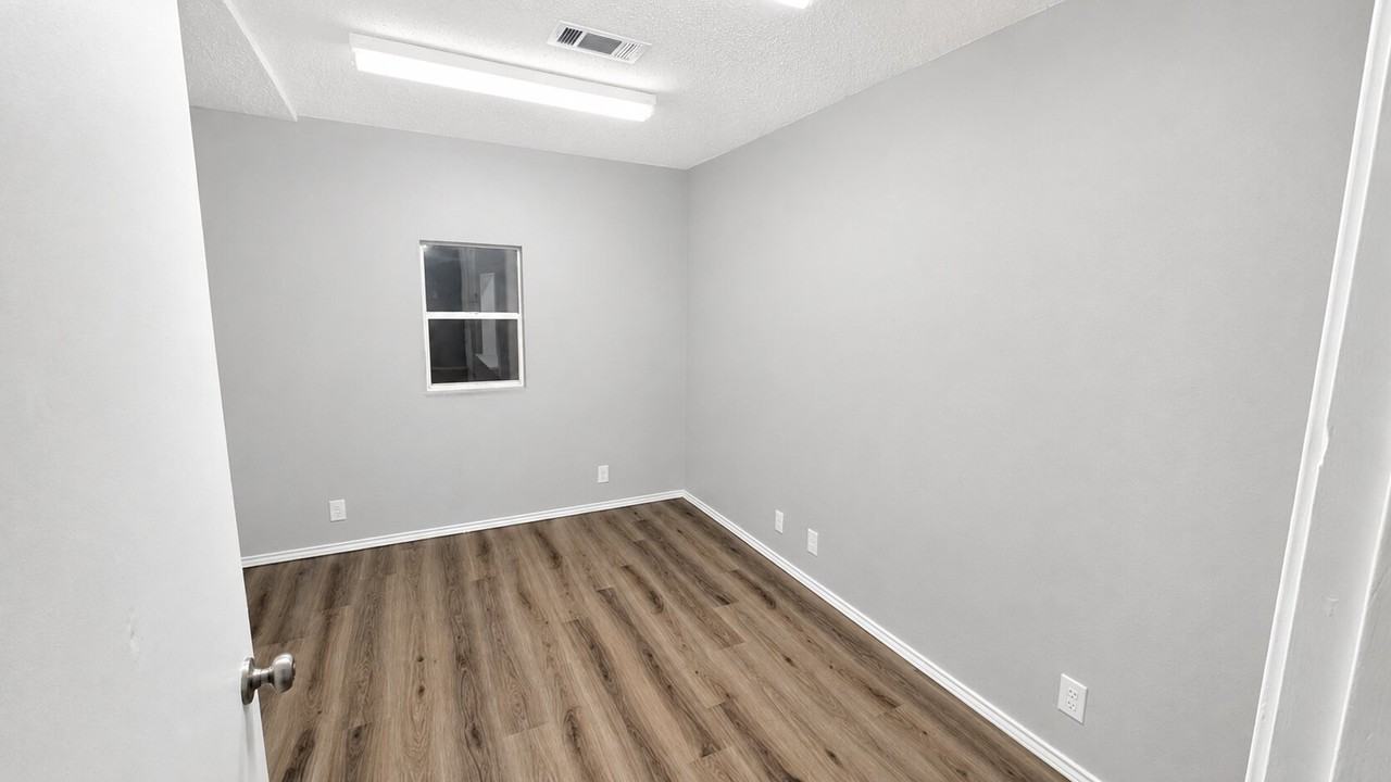 806 W Coffin St #1 - Photo 3 of 13