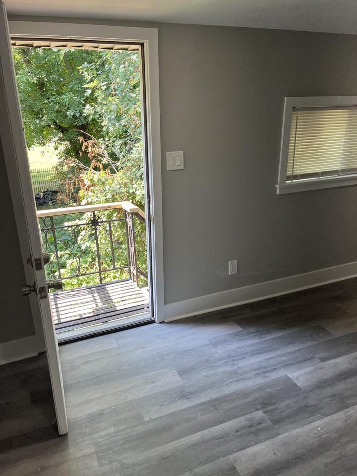 2034 Edgmont Ave Apt 1r #1R - Photo 4 of 5
