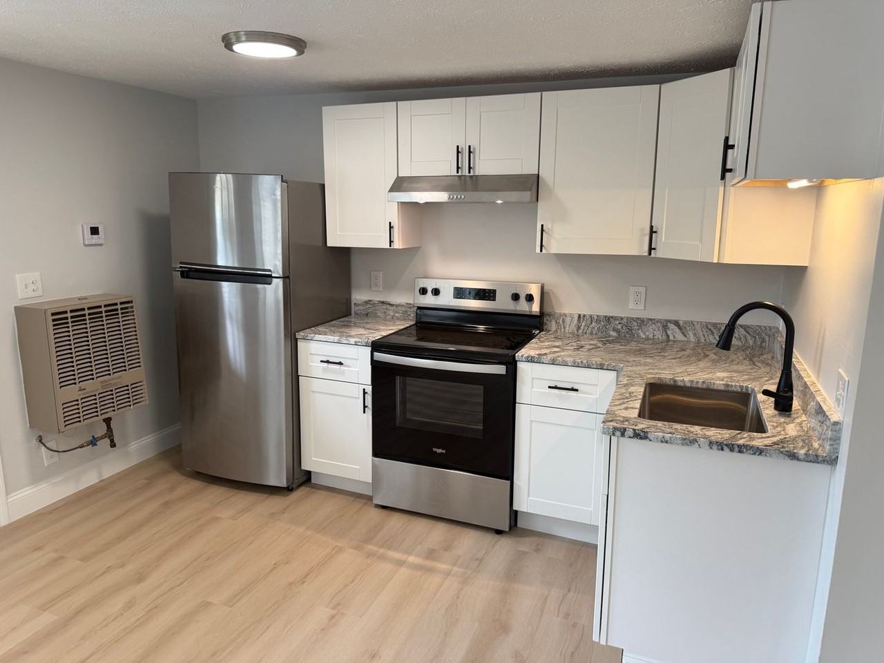 137 Temple Ave - Photo 2 of 10