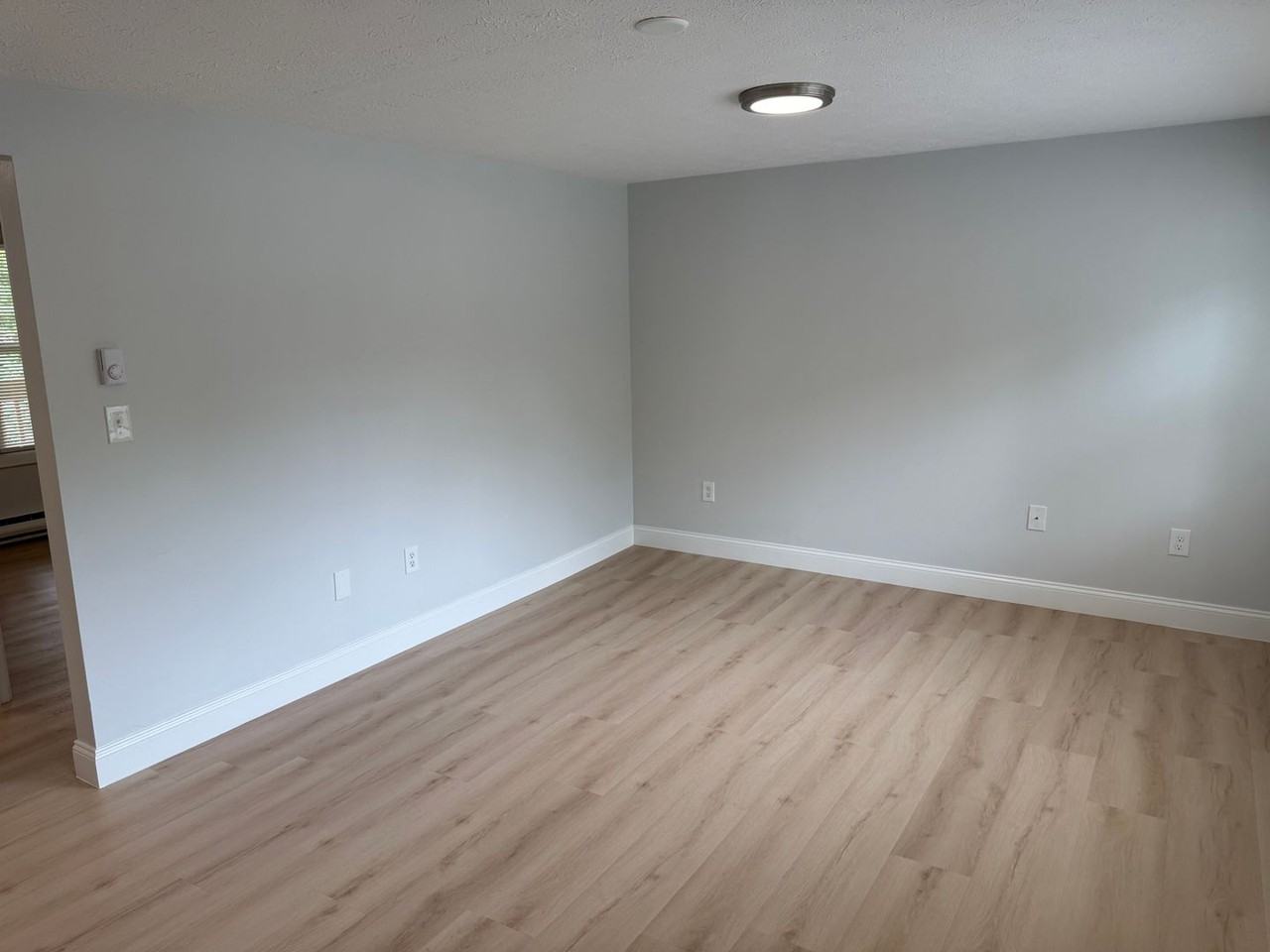 137 Temple Ave - Photo 4 of 10