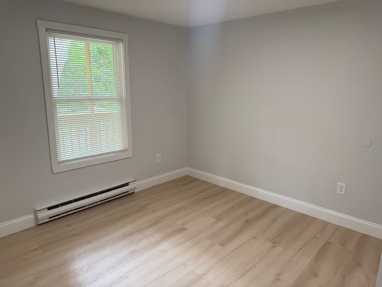 137 Temple Ave - Photo 5 of 10
