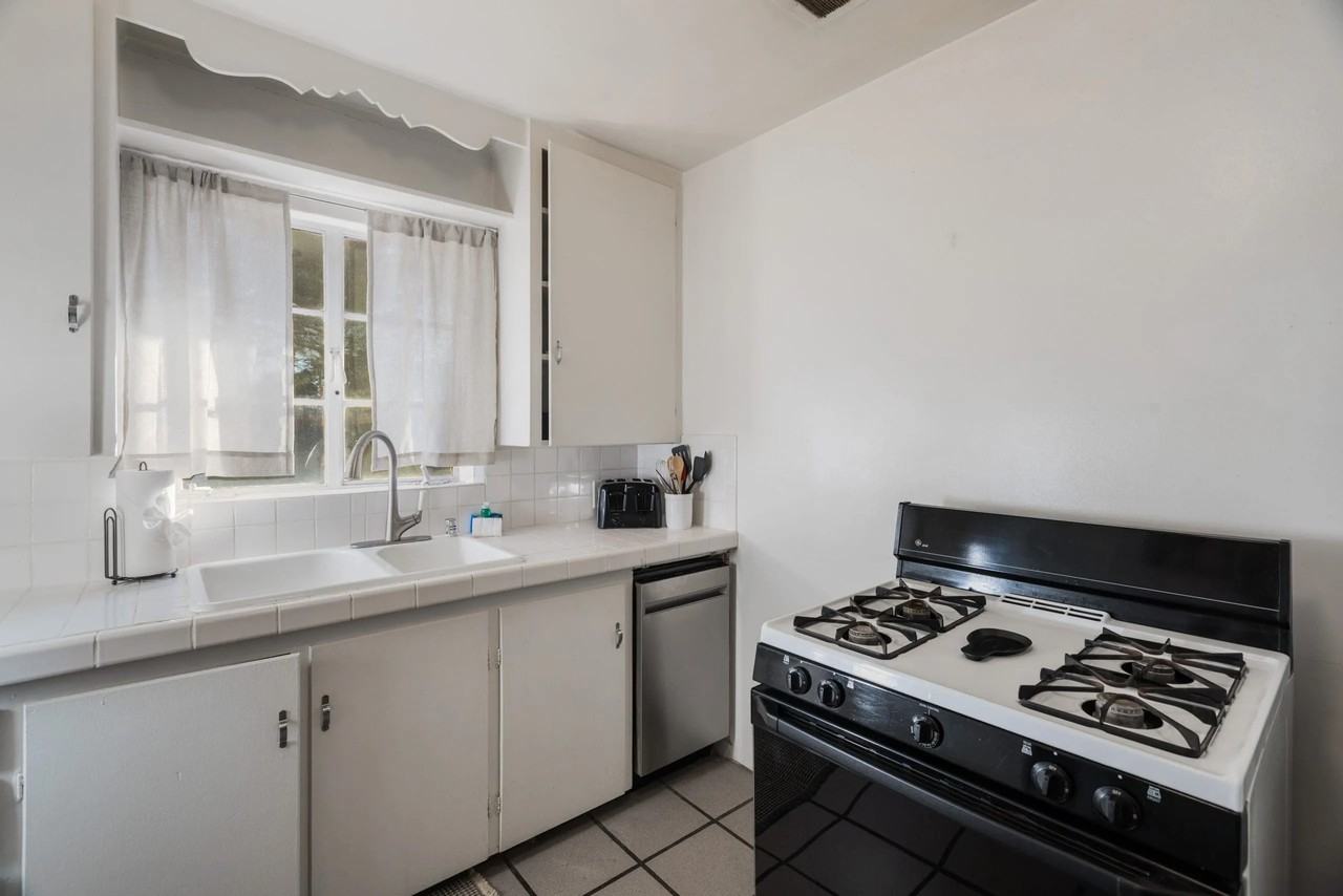 1413 Marble Ave Nw #1 - Photo 7 of 17