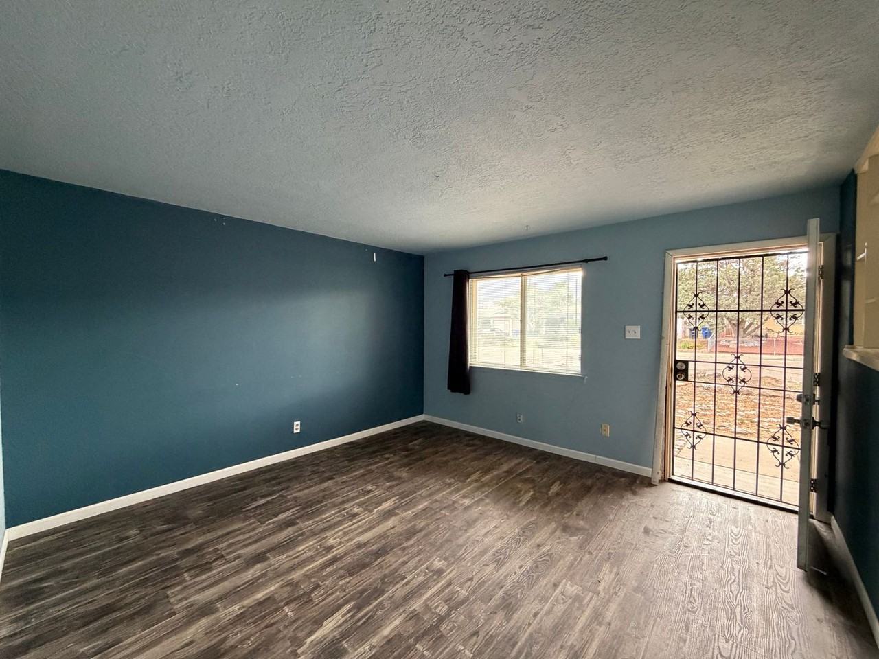 517 Ida Pl Ne - Photo 4 of 19