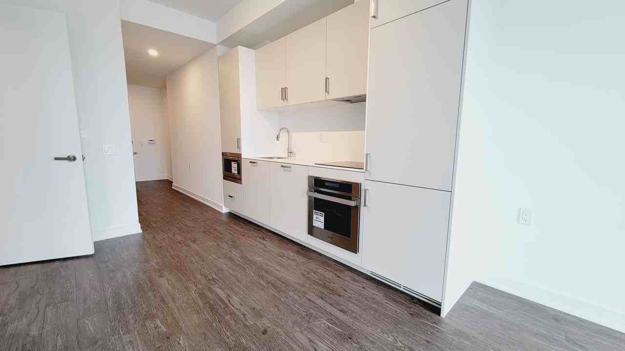Yonge St & Queen St E #5559 - Photo 3 of 14