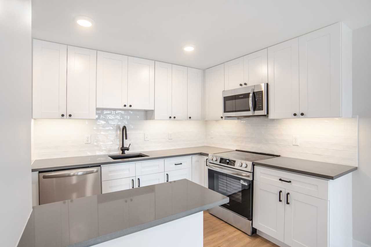 Connecticut House Apartments - Photo 2 of 22