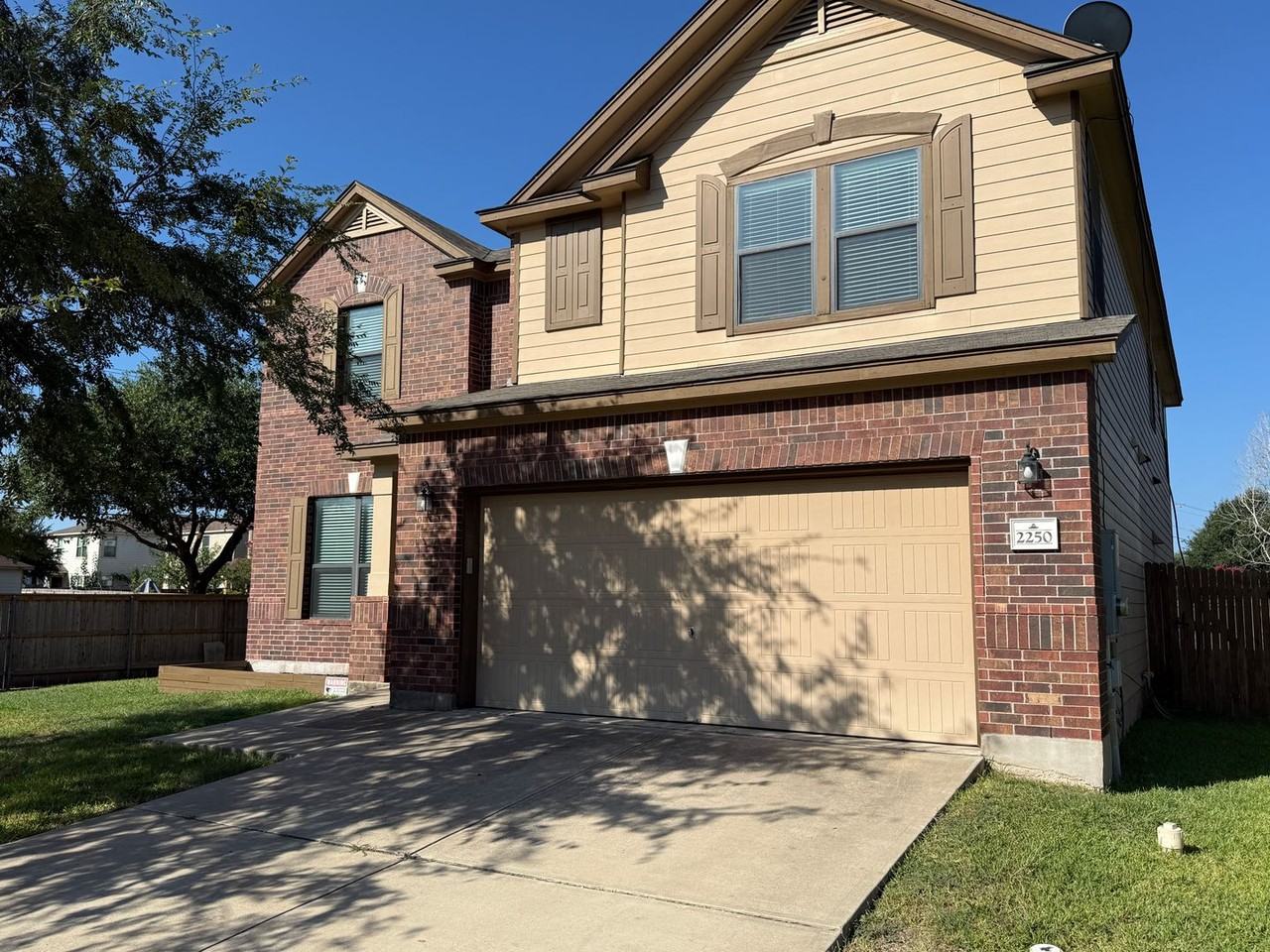 2250 Howry Dr - Photo 2 of 41