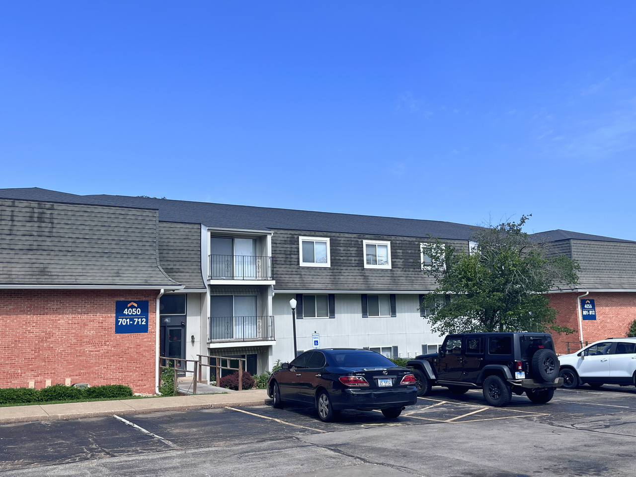 Hollow Hills Apartments - Photo 6 of 50