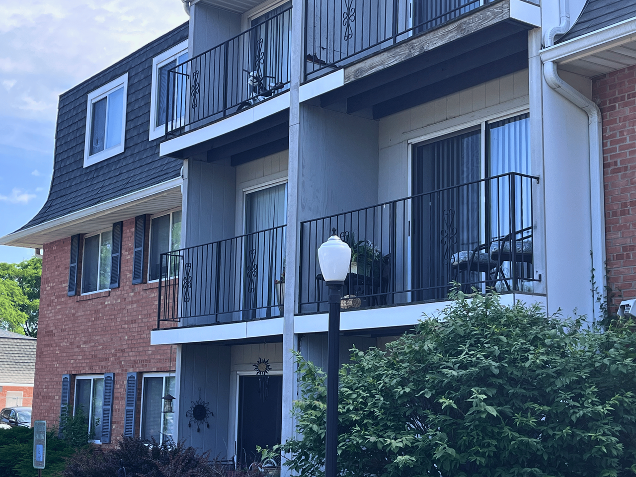 Hollow Hills Apartments - Photo 7 of 50