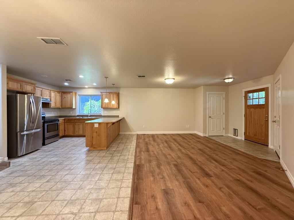 2150 Nw Tara Ln - Photo 4 of 14
