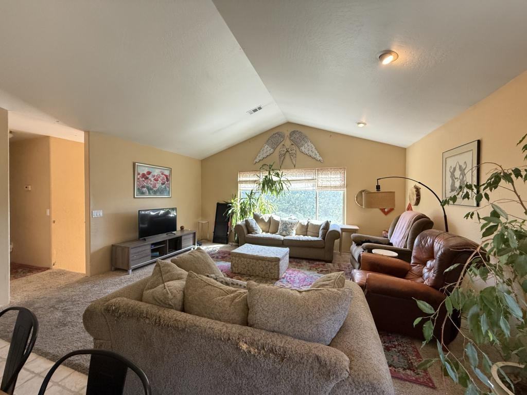 1176 Ne Bonney Doon Ln - Photo 3 of 21