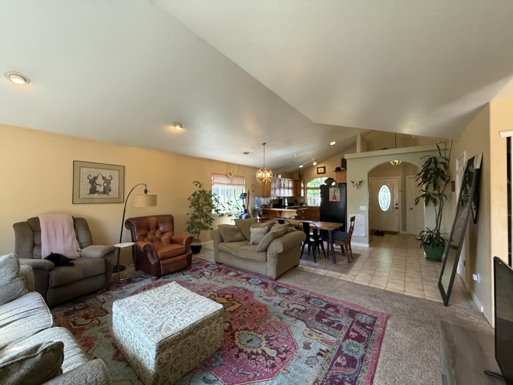 1176 Ne Bonney Doon Ln - Photo 4 of 21