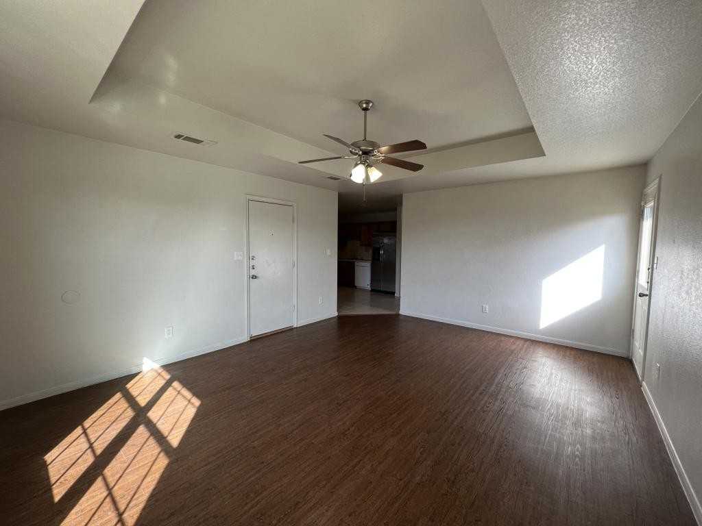 601 Bermuda - Photo 3 of 20