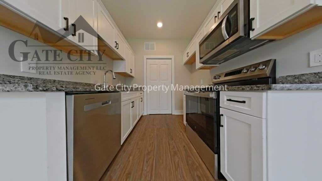 138 Diver Dr - Photo 2 of 16