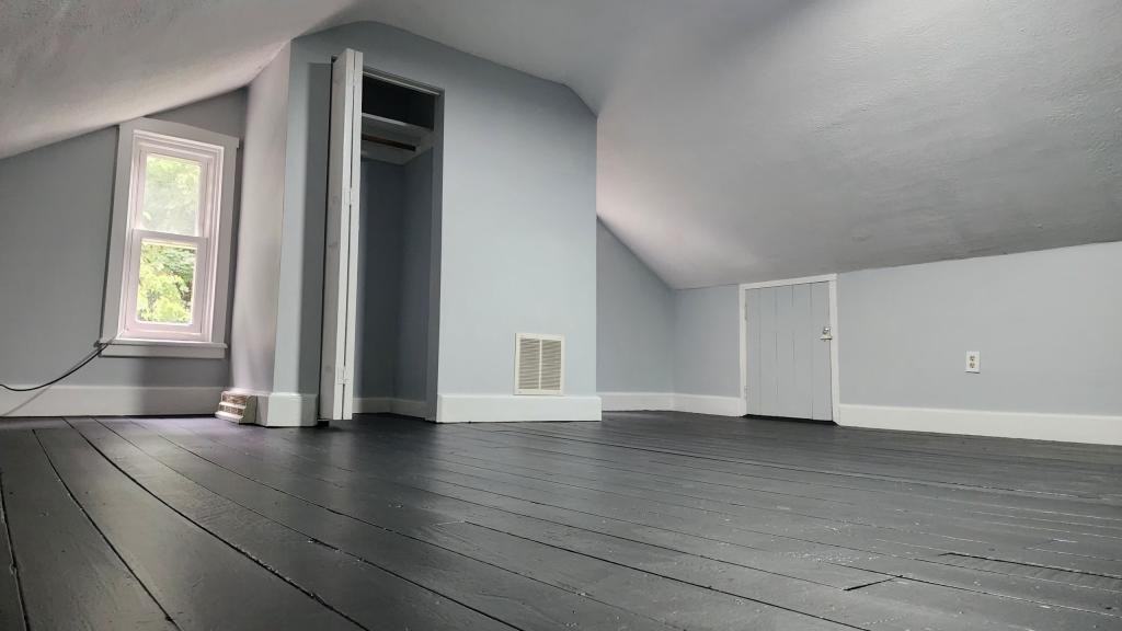 1523 S George St - Photo 5 of 11