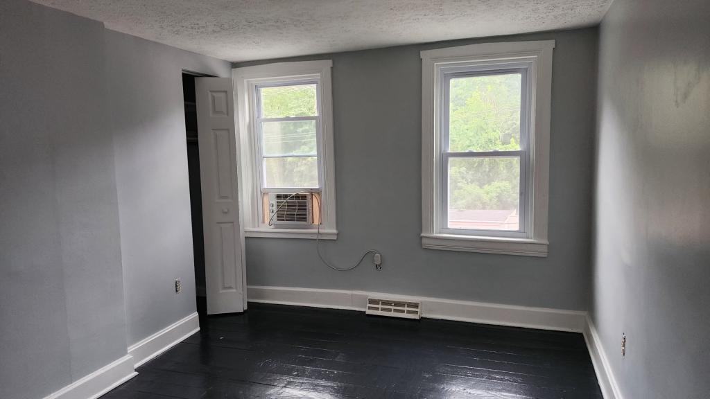 1523 S George St - Photo 7 of 11