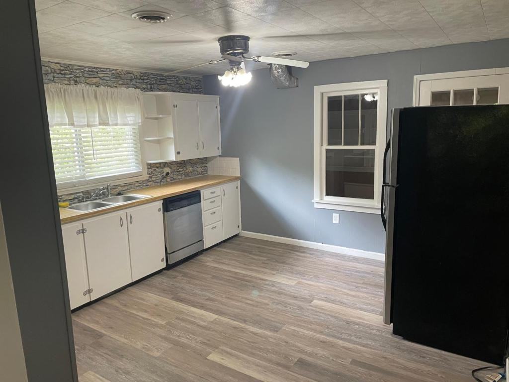 525 Meadow Brook Ave - Photo 4 of 16