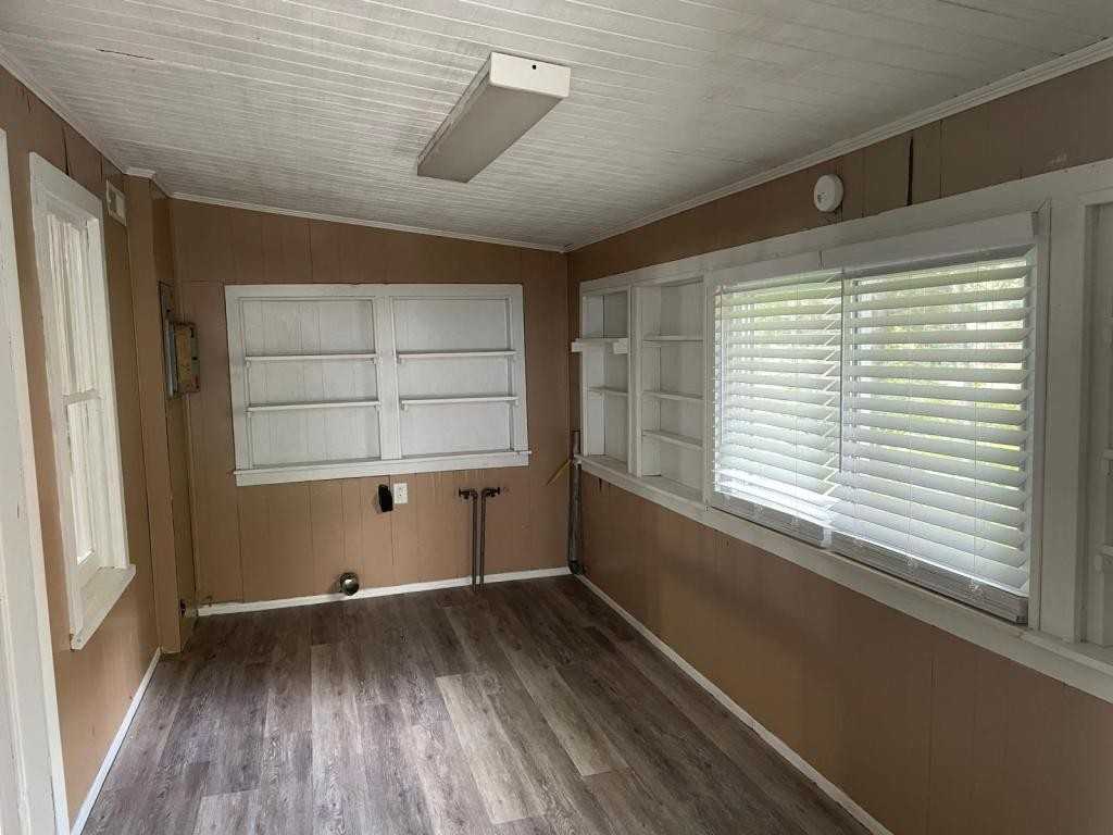 525 Meadow Brook Ave - Photo 7 of 16
