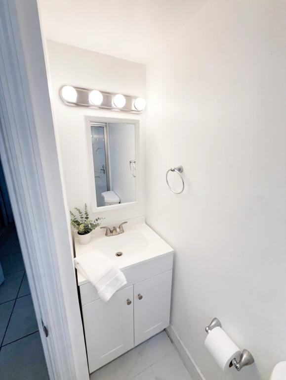 1017 Nw 30th Ct #5 - Photo 3 of 16