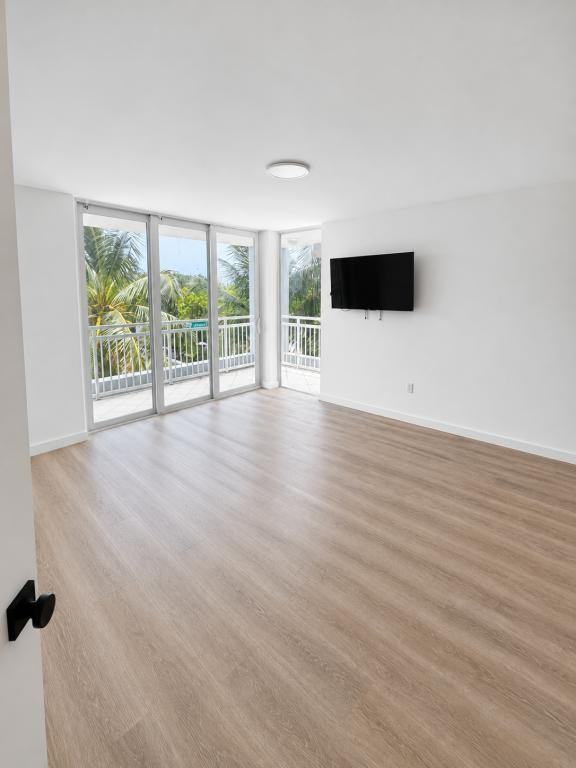 7832 Collins Ave - Photo 3 of 8