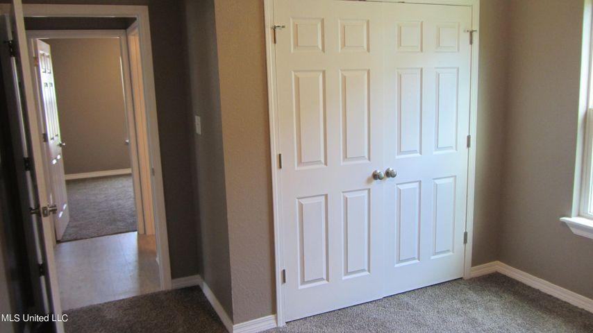 17317 Avondale Cir - Photo 2 of 7