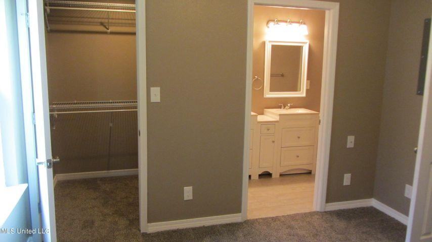 17317 Avondale Cir - Photo 3 of 7