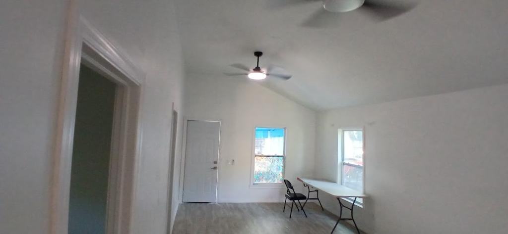 1505 Palmway St - Photo 3 of 6