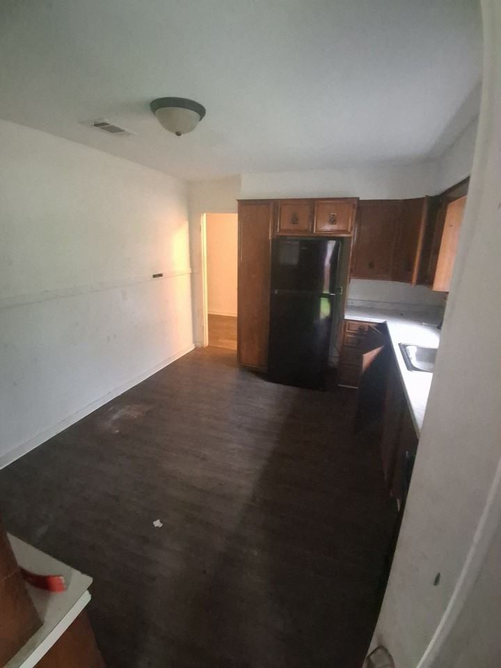 3058 Woodside Dr #1 - Photo 2 of 27