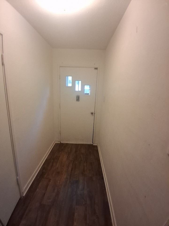 3058 Woodside Dr #1 - Photo 7 of 27