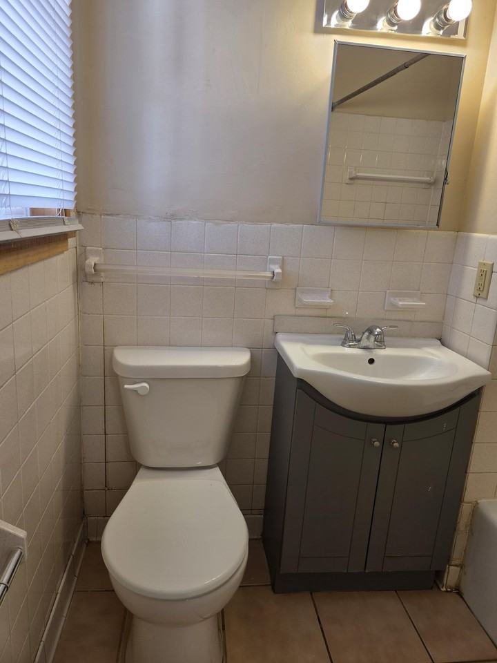 3412 Girard Ave N #1 - Photo 7 of 24