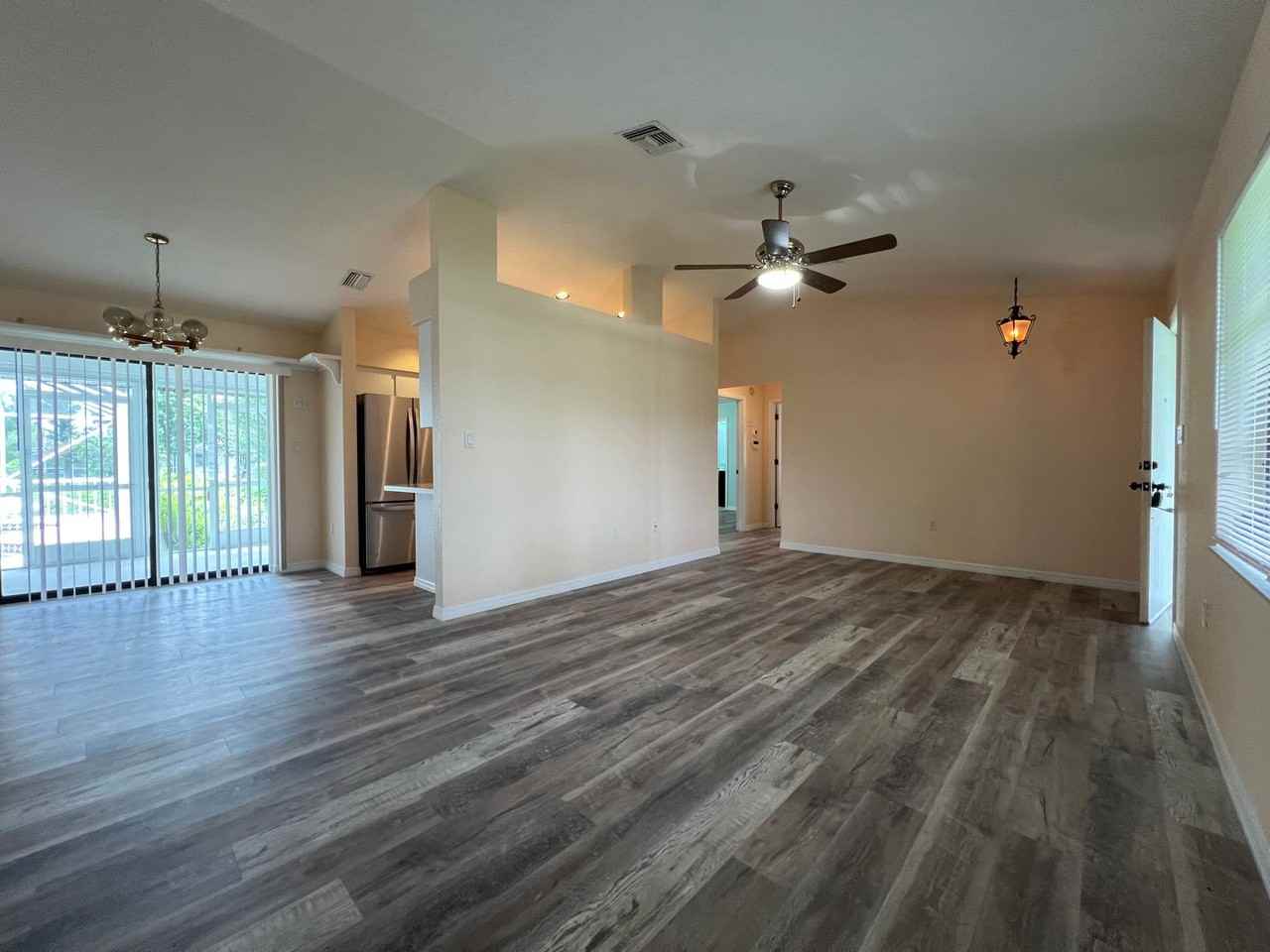 18090 Avonsdale Cir - Photo 3 of 35