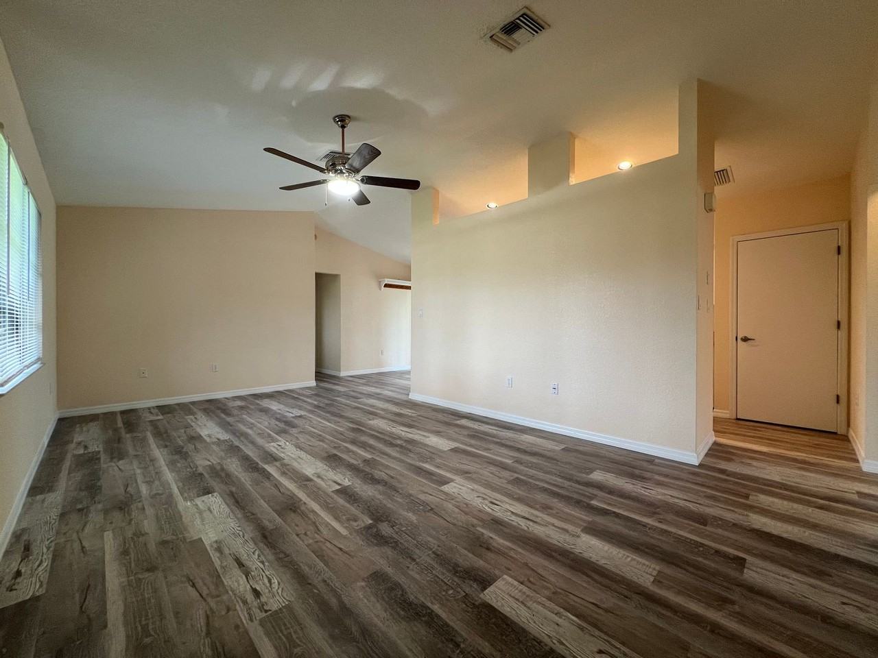 18090 Avonsdale Cir - Photo 6 of 35