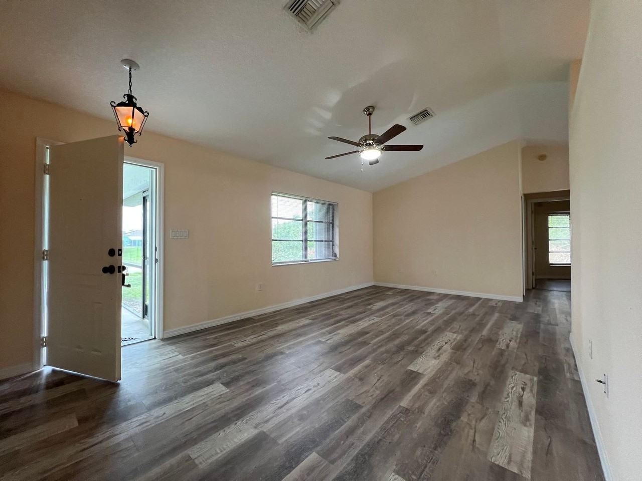 18090 Avonsdale Cir - Photo 7 of 35