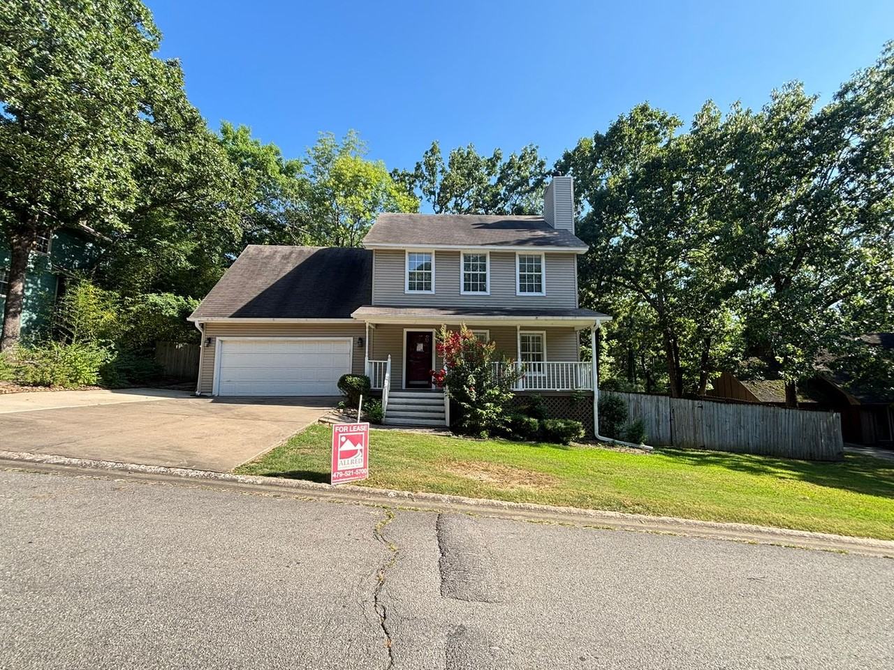 1823 W Berry St - Photo 2 of 27