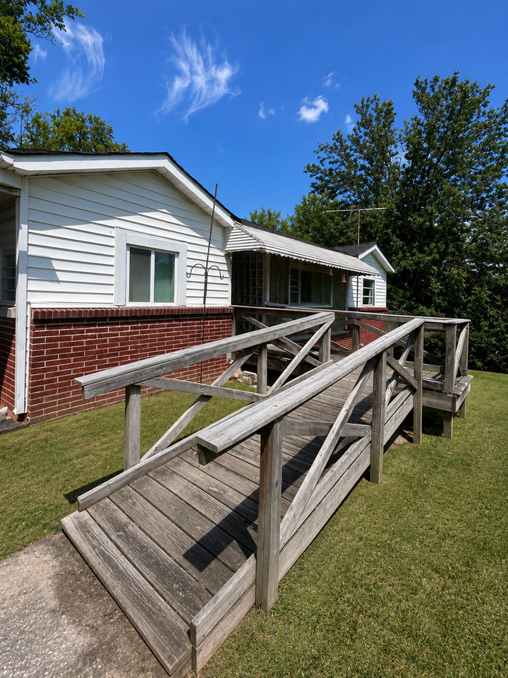 4200 Wilkesview Dr