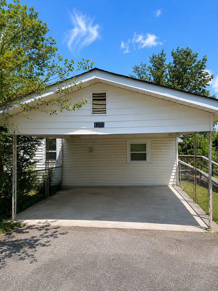 4200 Wilkesview Dr - Photo 2 of 9