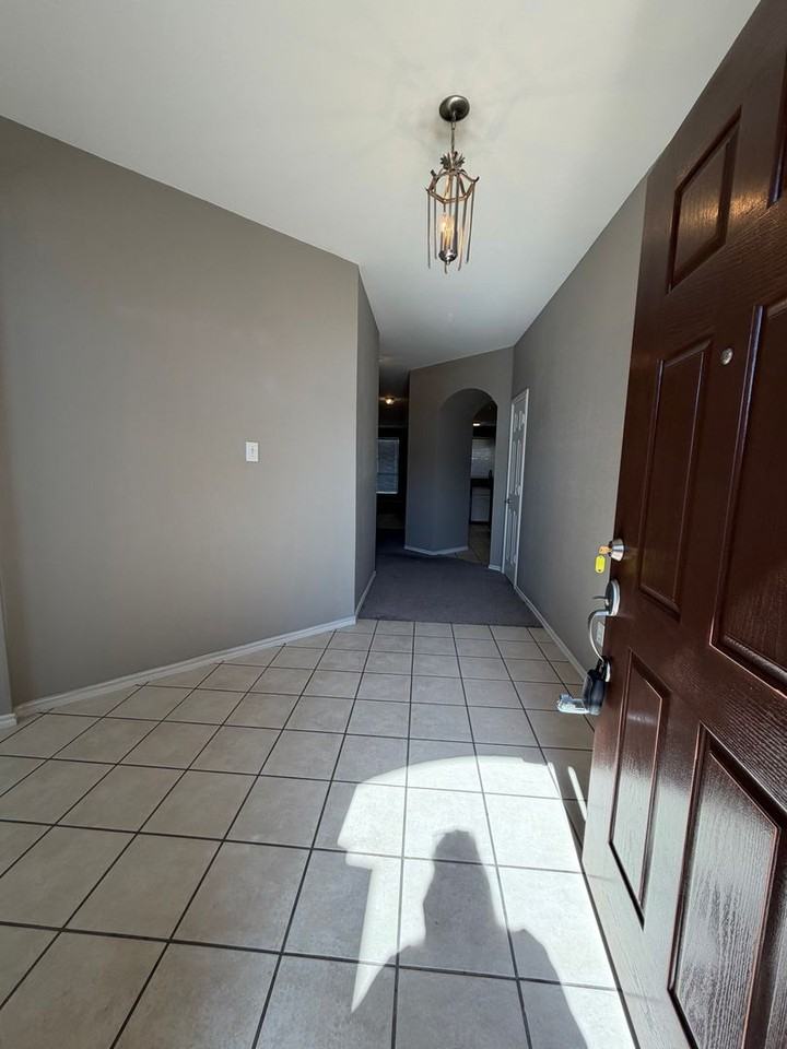9524 Navarro St - Photo 5 of 24
