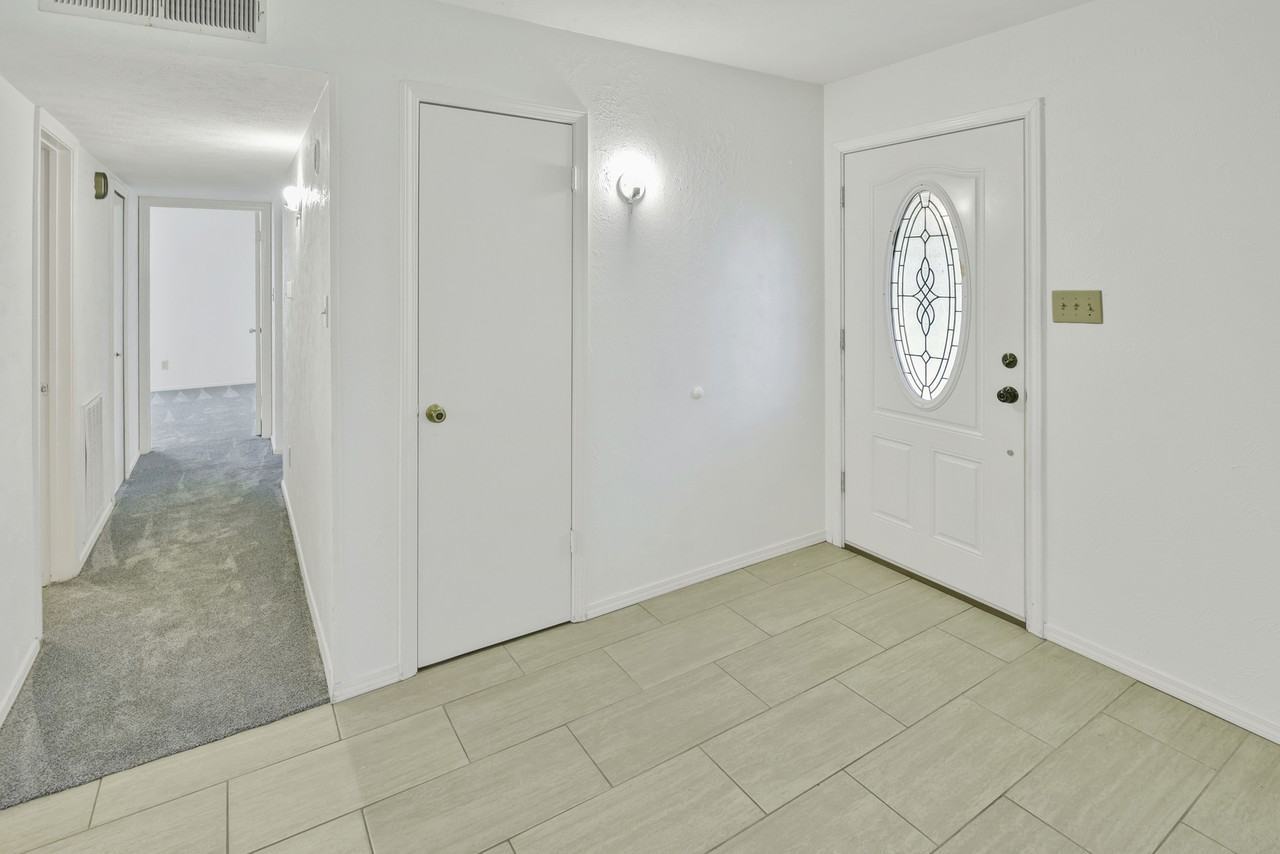 1306 Clearview Dr #1 - Photo 4 of 27