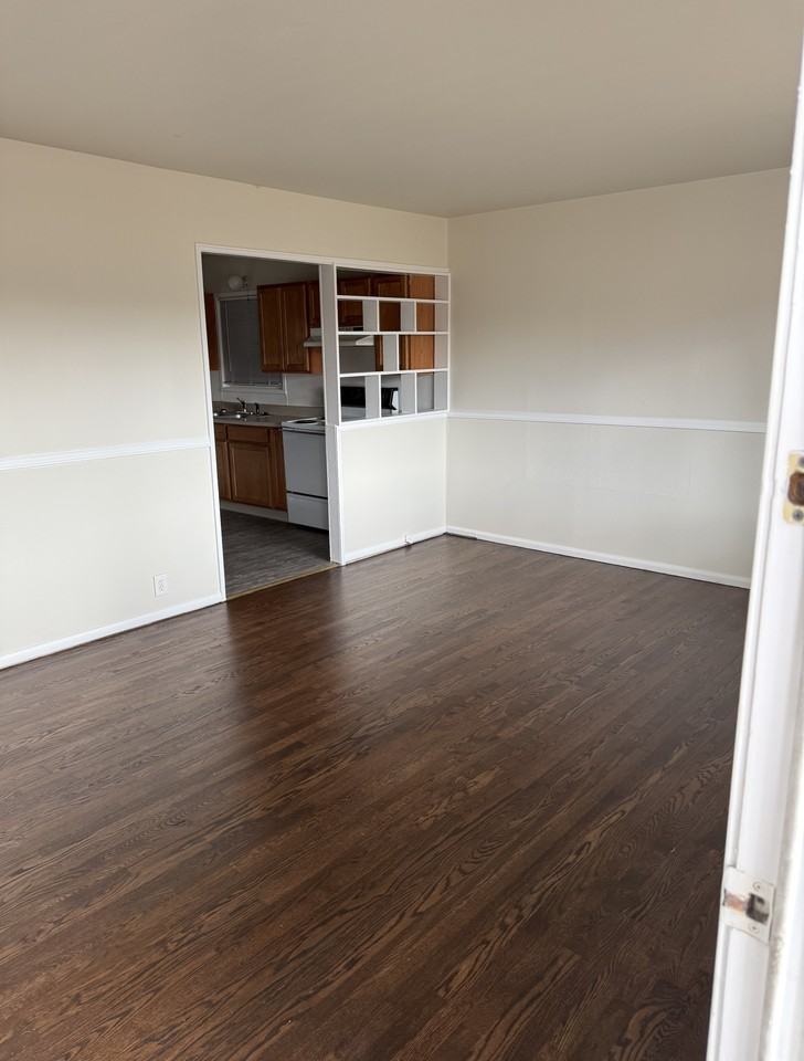1313 Rockwood Ave - Photo 4 of 16