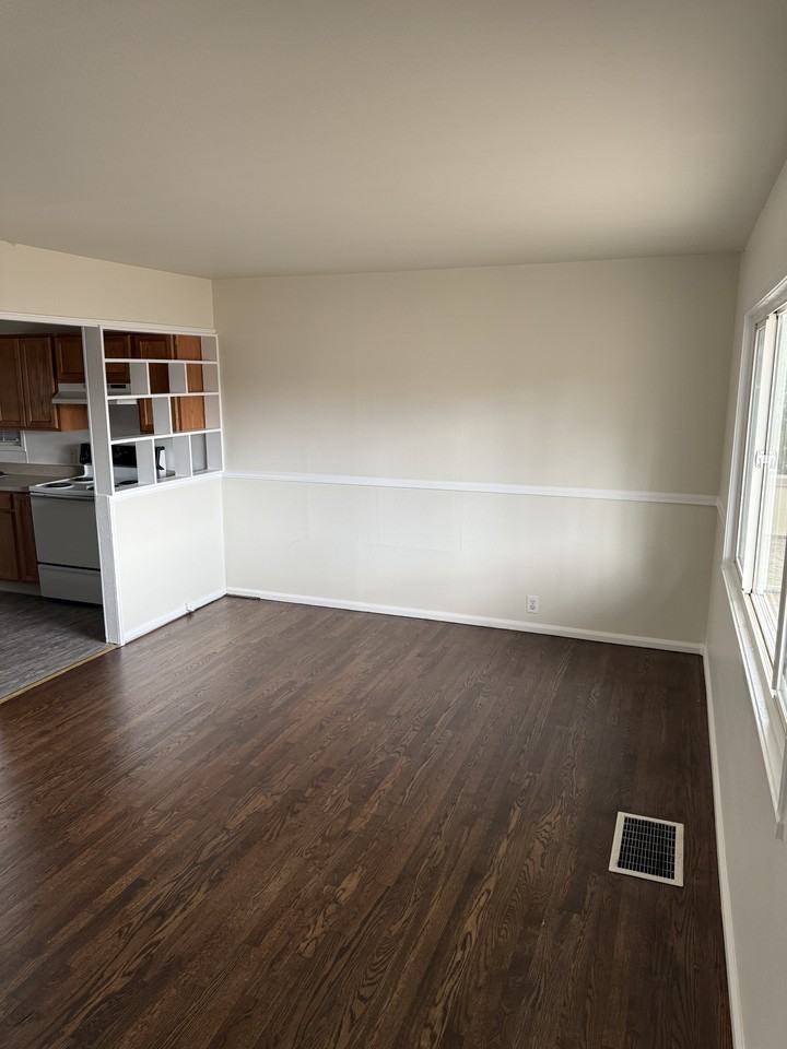 1313 Rockwood Ave - Photo 5 of 16
