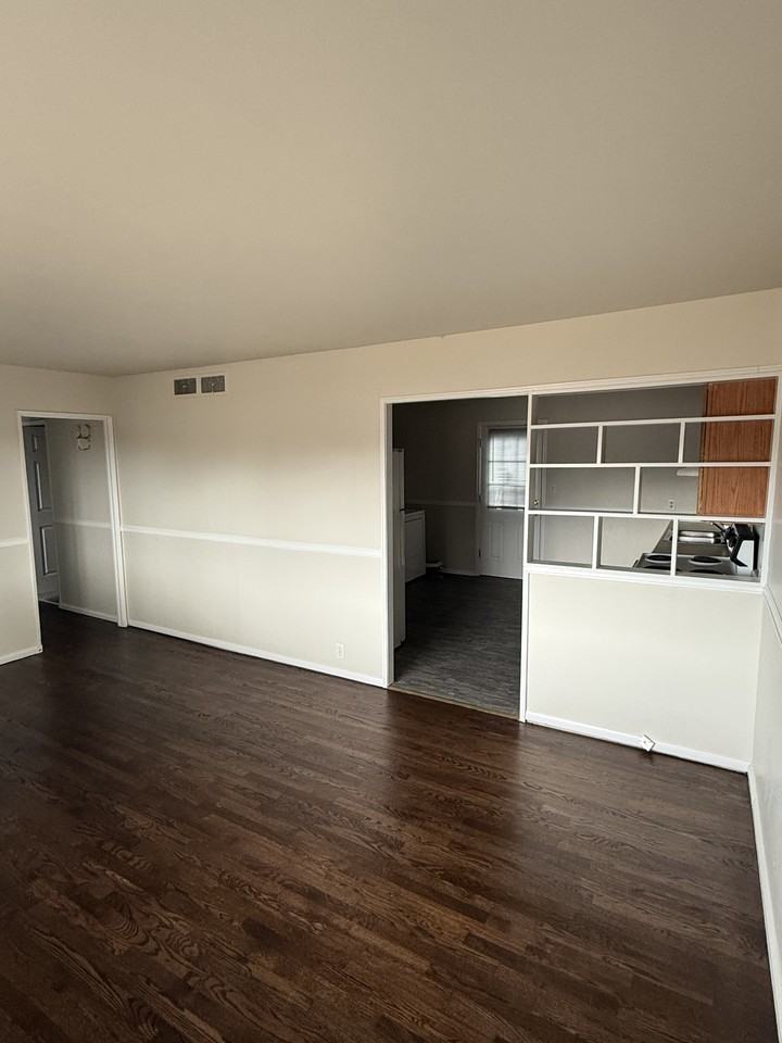 1313 Rockwood Ave - Photo 7 of 16