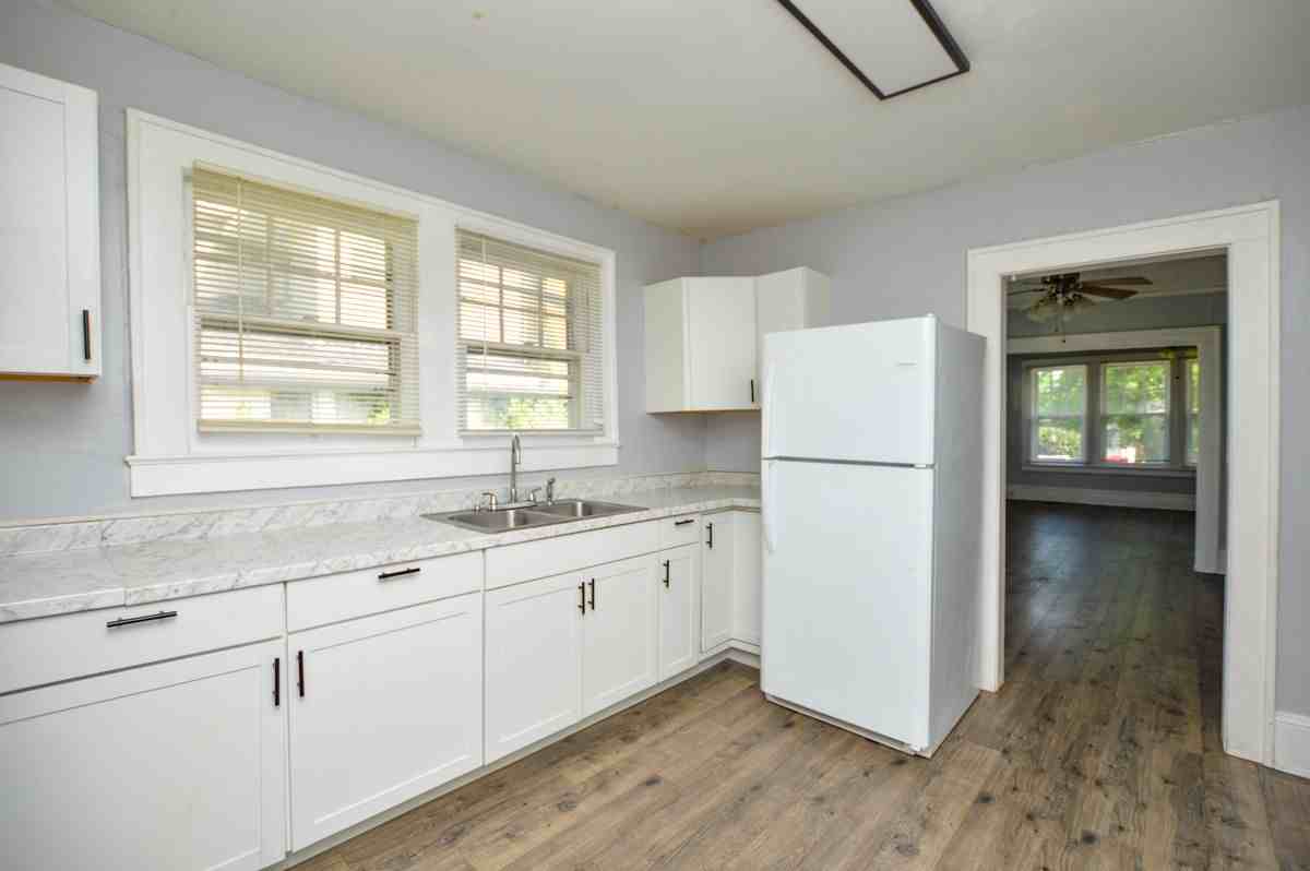 705 E Lexington Ave - Photo 2 of 26