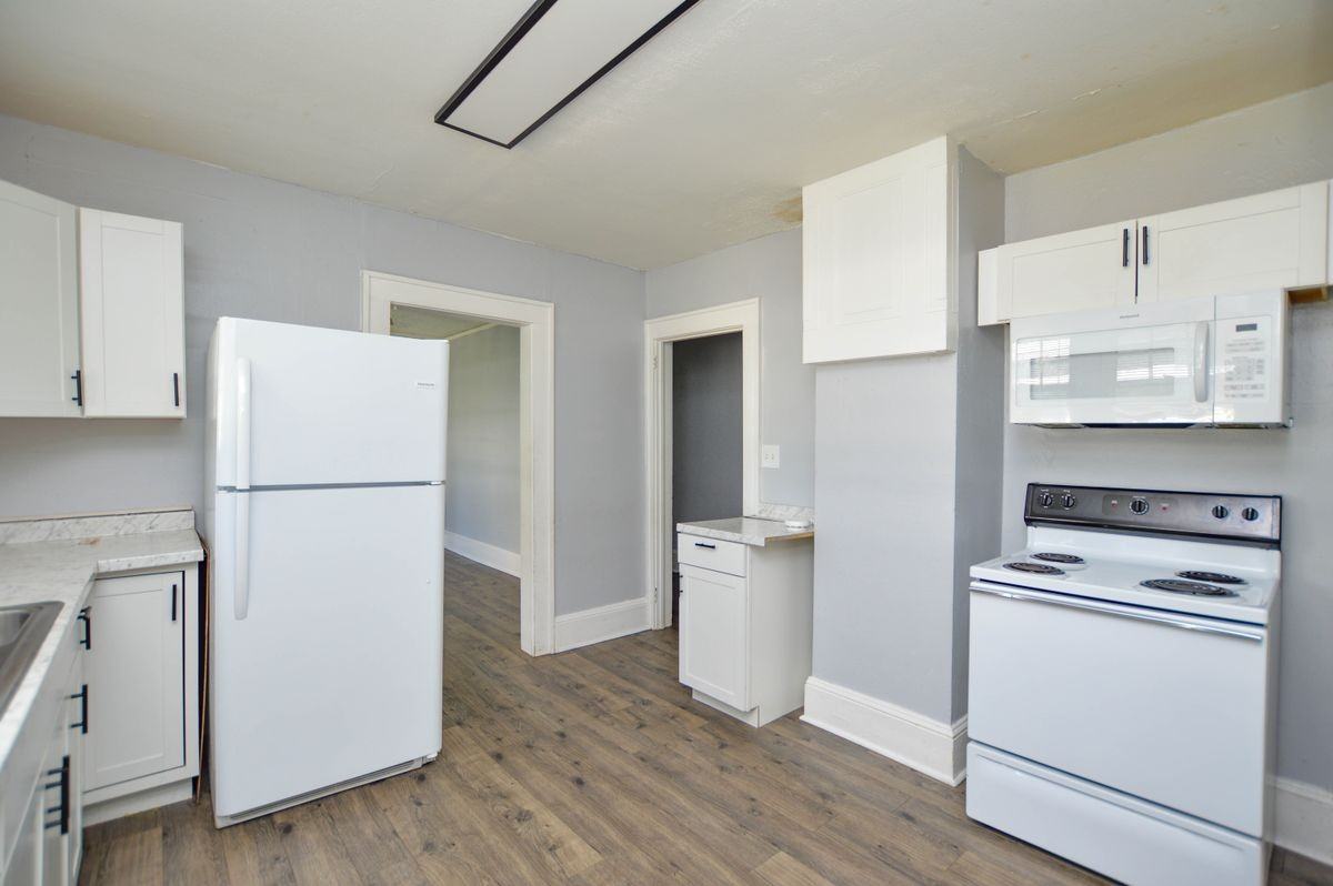 705 E Lexington Ave - Photo 3 of 26