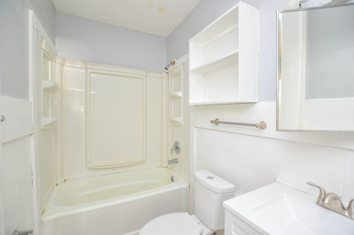 705 E Lexington Ave - Photo 5 of 26