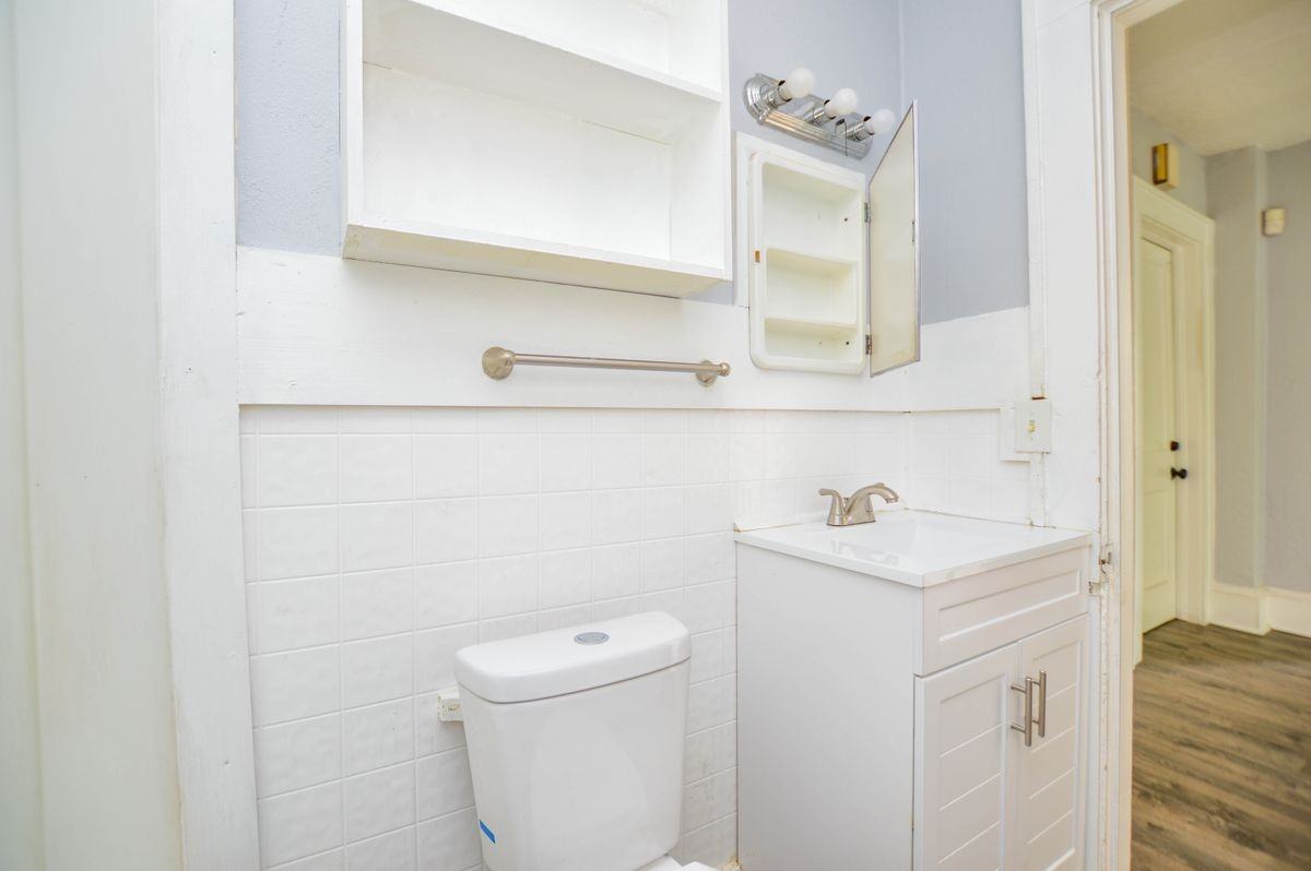 705 E Lexington Ave - Photo 6 of 26