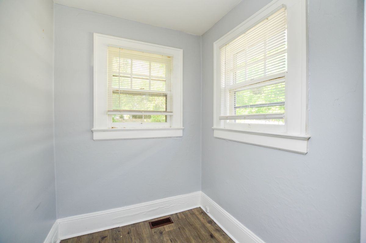 705 E Lexington Ave - Photo 7 of 26