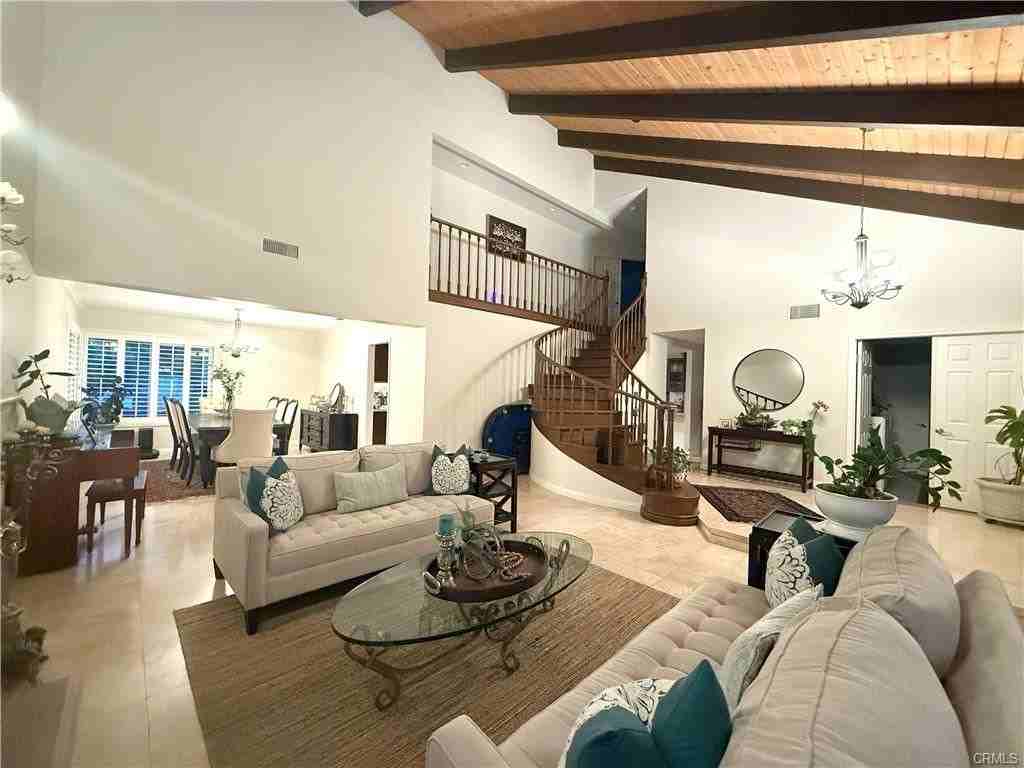 548 Sycamore Ave - Photo 6 of 22