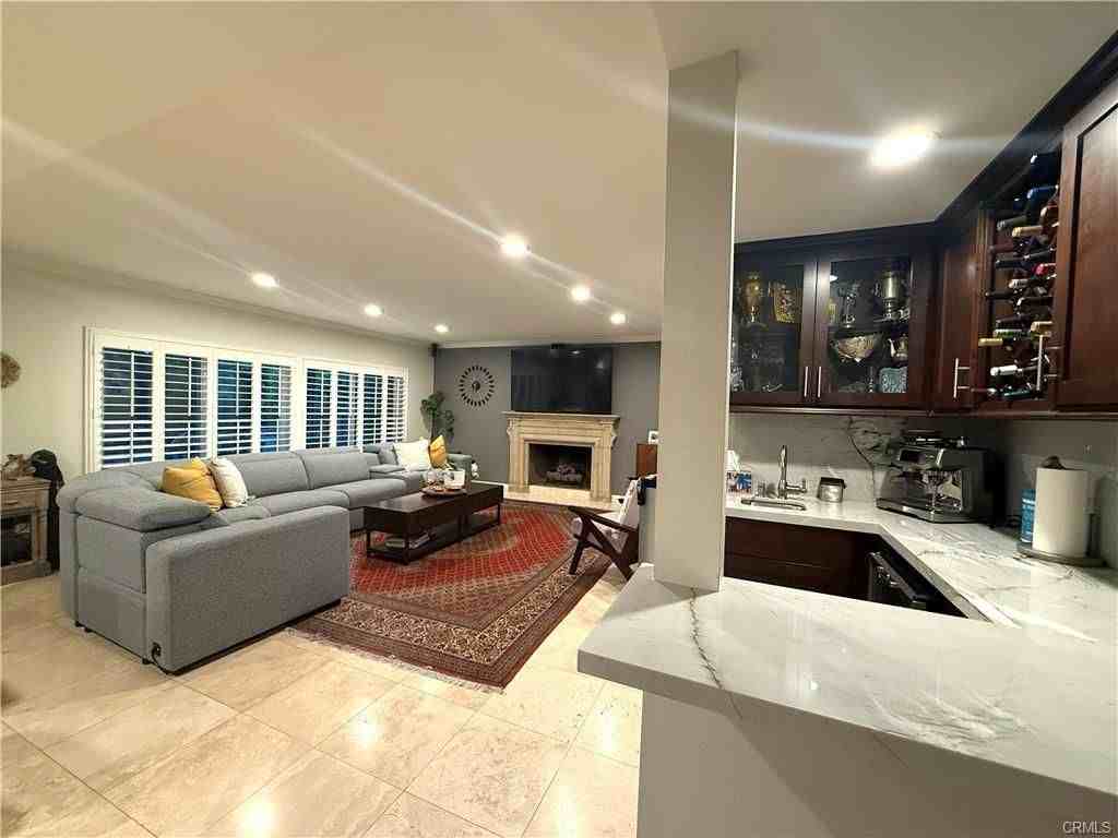 548 Sycamore Ave - Photo 7 of 22