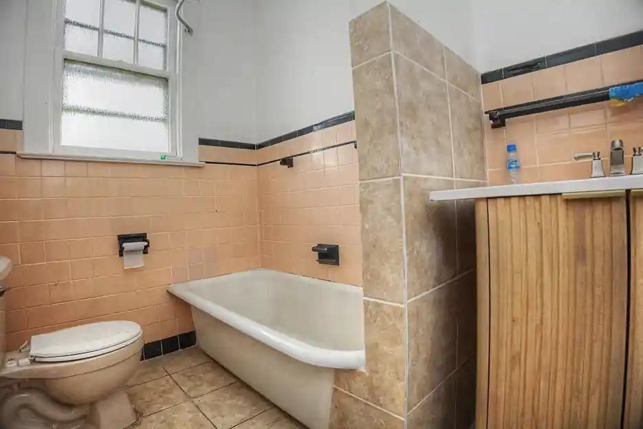 2015 Genesee St - Photo 4 of 21